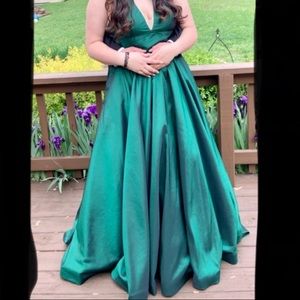 Green 2 piece Sherri Hill Prom Dress with Pockets
